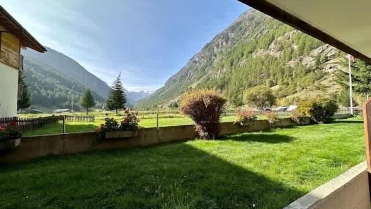 Photo of Outdoor in Taesch
