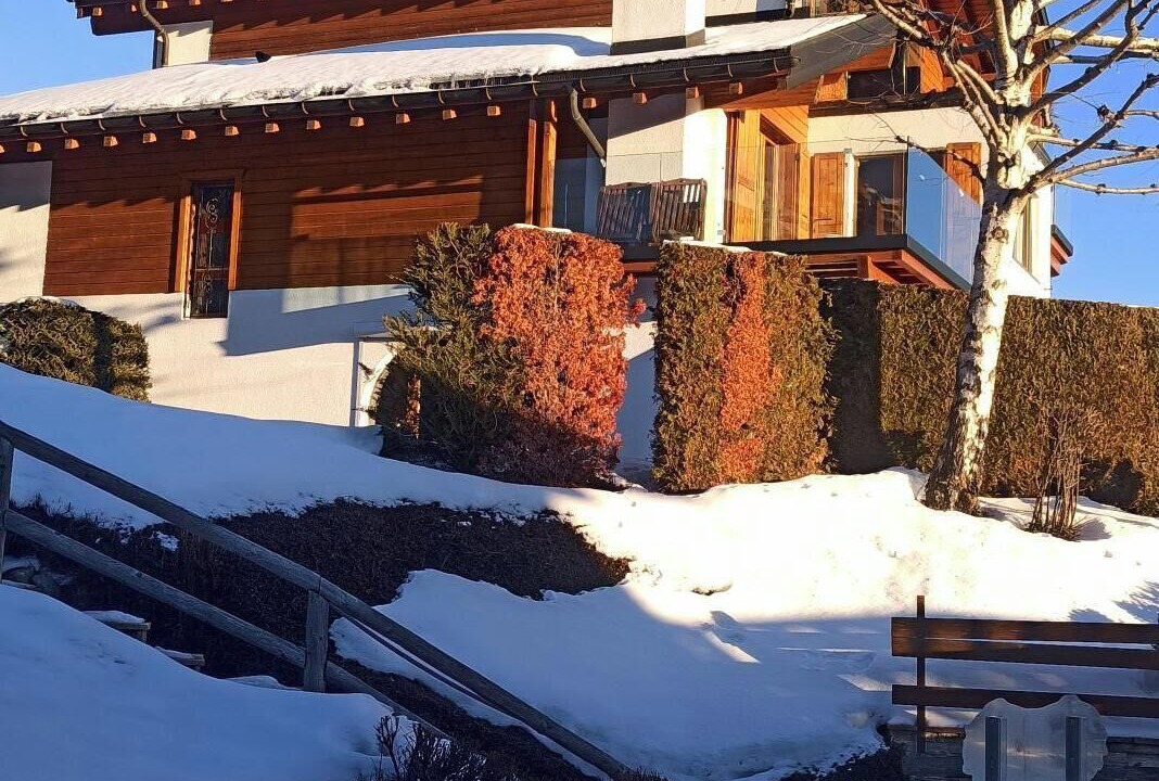 Photo of Outdoor in Lens