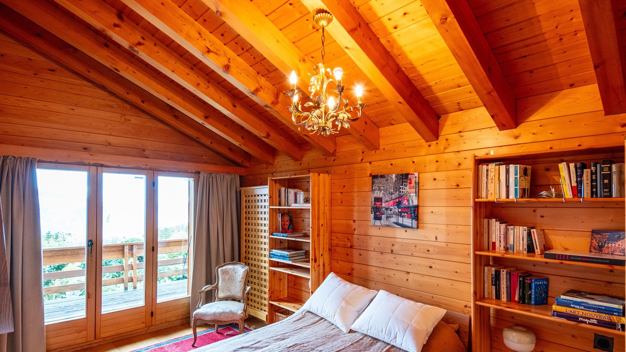 Photo of Bedroom in Lens