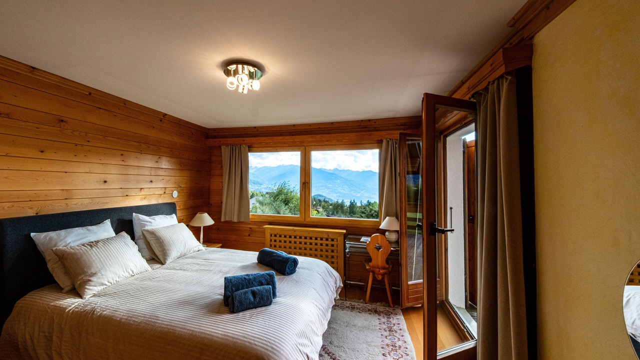 Photo of Bedroom in Lens