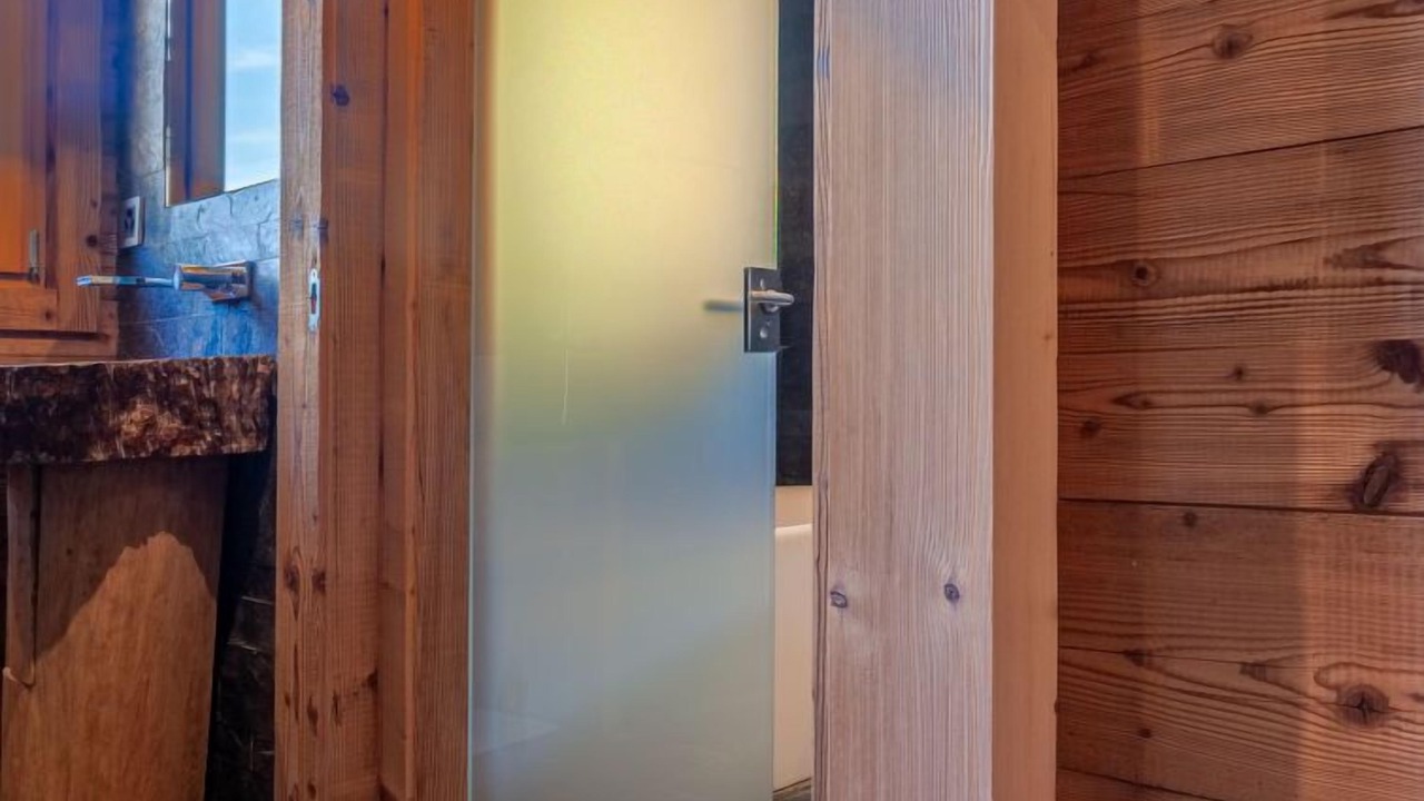 Photo of Bathroom in Vex