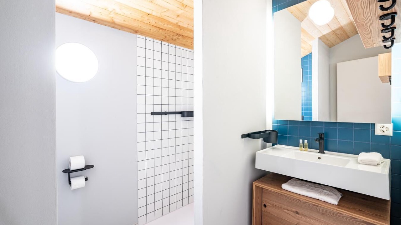 Photo of Bathroom in Vex
