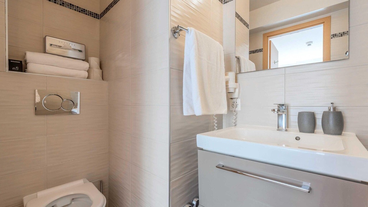 Photo of Bathroom in Paquis Navigation
