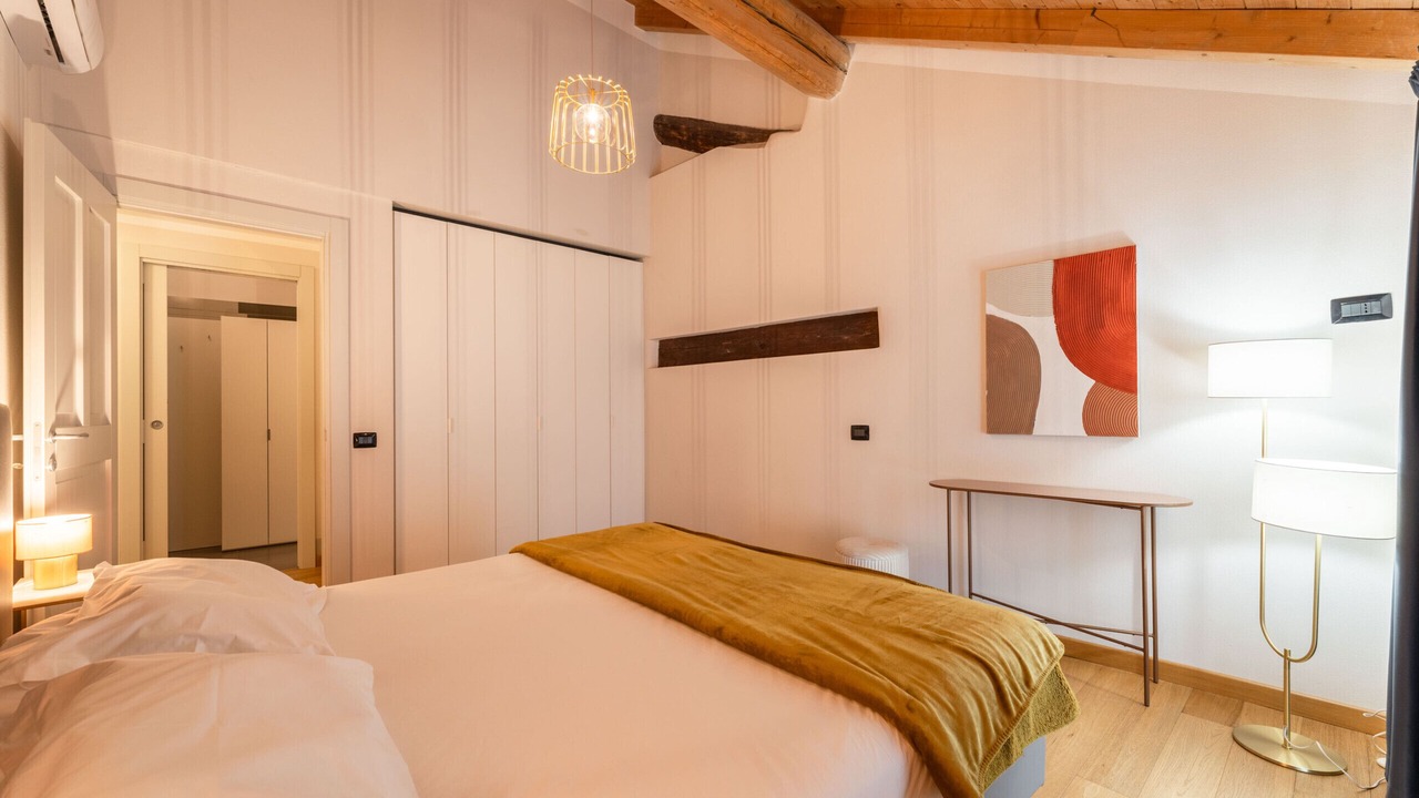 Photo of Bedroom in Como City Centre