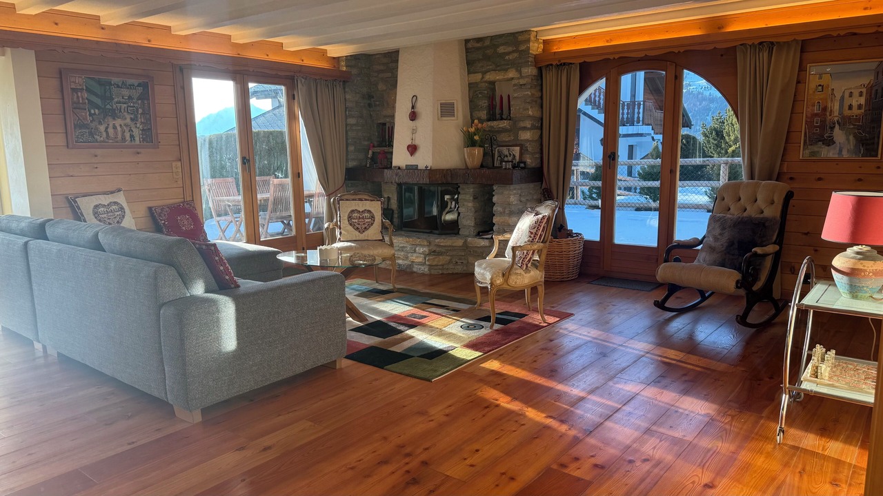 Photo of Livingroom in Lens