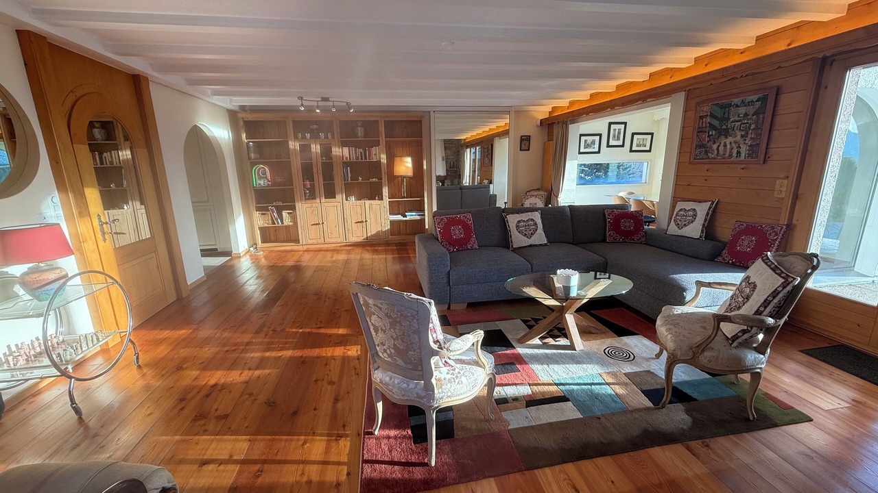 Photo of Livingroom in Lens