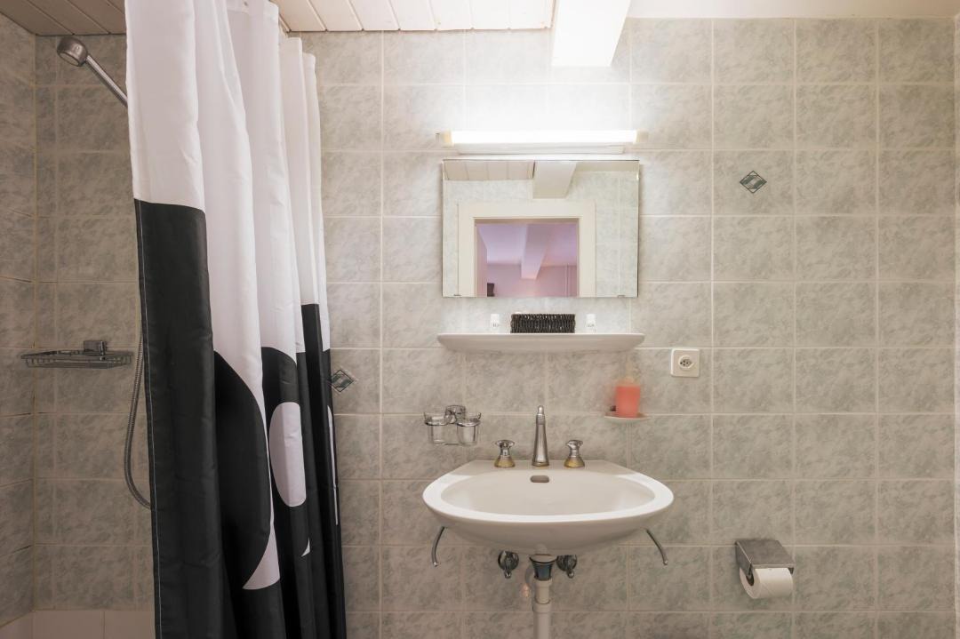 Photo of Bathroom in Duillier