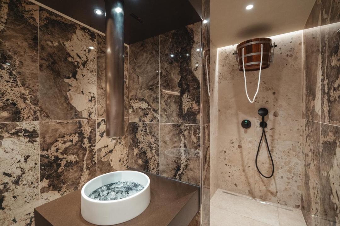 Photo of Others in Taesch