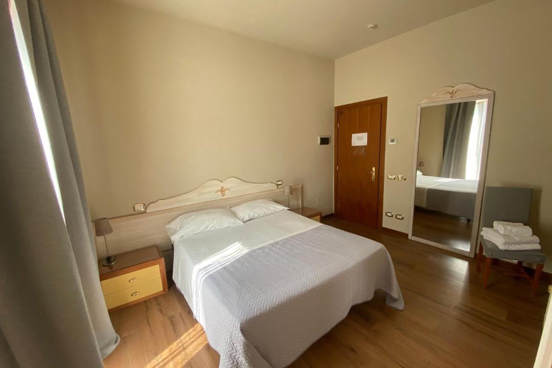 Photo of Bedroom in Roe