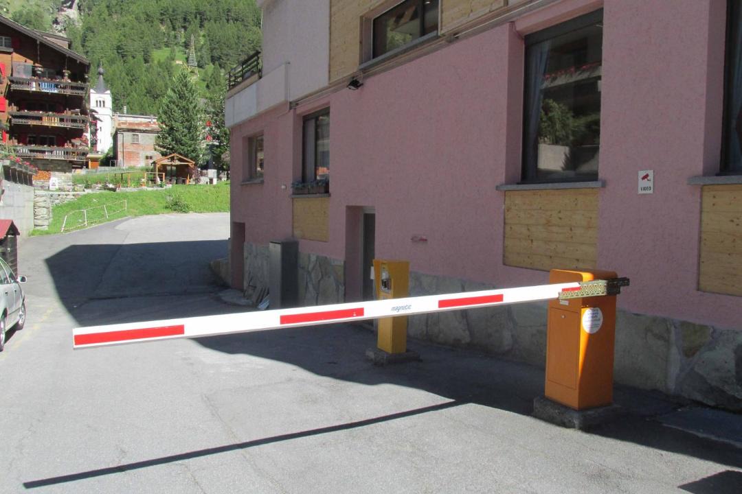 Photo of Others in Taesch