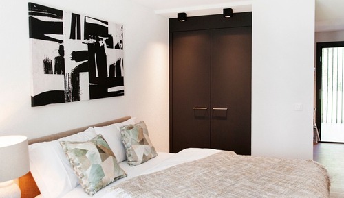 Junior Studio, 1 Queen Bed with Sofa bed