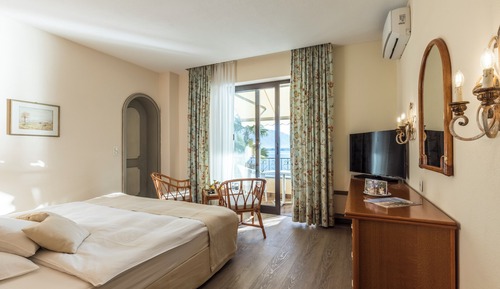Basic Double or Twin Room, Lake View