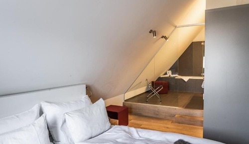 Deluxe Suite, Lake View
