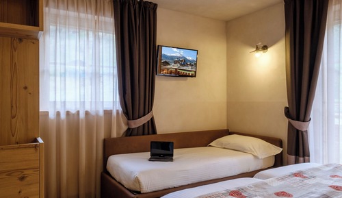 Deluxe Apartment, 2 Bedrooms, Balcony, Mountain View