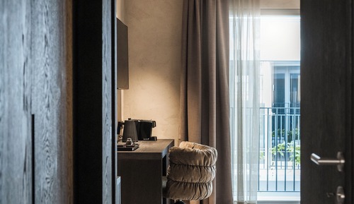 Deluxe Suite, Courtyard View