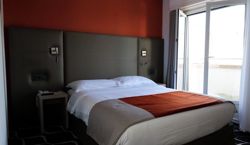 Junior Room, 1 Queen Bed