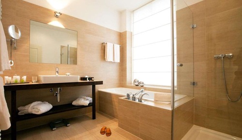 Deluxe Room, 1 Queen Bed, Lake View