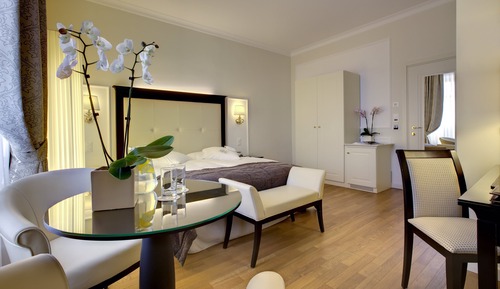 Superior Room, 1 Queen Bed, City View