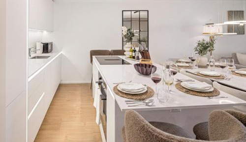 Four-Bedroom Apartment with Balcony 