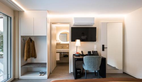 Deluxe Double or Twin Room with Lake View