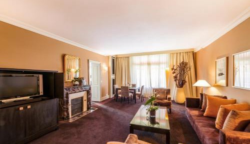 Deluxe One-Bedroom Suite