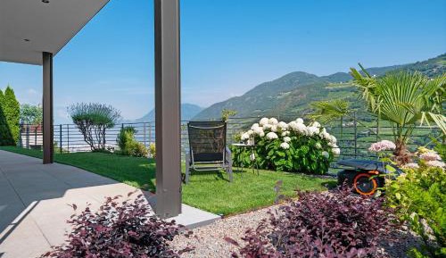 Two-Bedroom Deluxe Apartment with Garden View