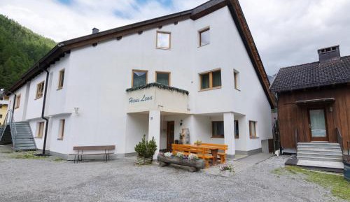 Two-Bedroom Deluxe Apartment with Balcony