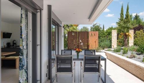 One-Bedroom Apartment with Garden View