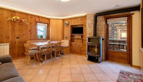 Two-Bedroom Deluxe Apartment with Balcony