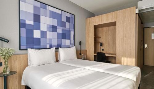Standard Room with Two Single Beds and Balcony