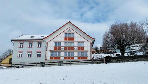 Double or Twin Room with Mountain View