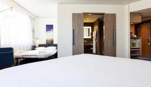 Executive Queen Room with Sofa