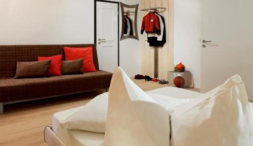 Family Room (2 Adults + 2 Children)