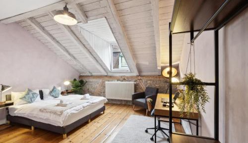 Standard Double Room with Shared Bathroom