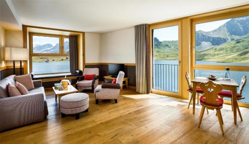Family Lake View Suite