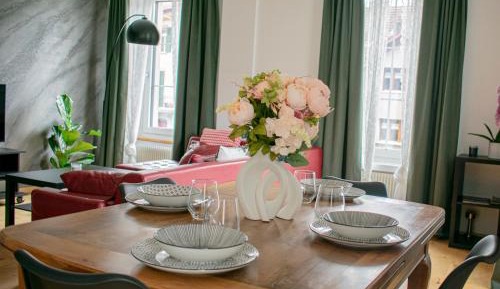 Deluxe Two-Bedroom Apartment with Garden View