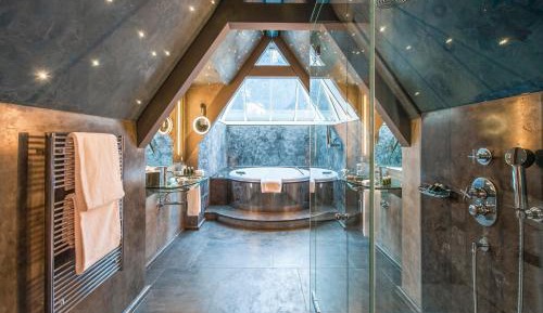 Suite with Jacuzzi and Mountain View