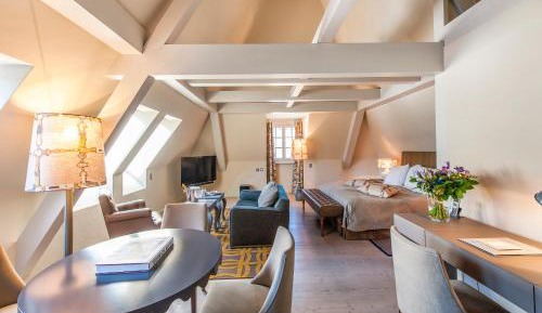 Suite with Mountain View