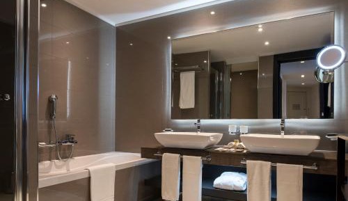 Suite with Lake View