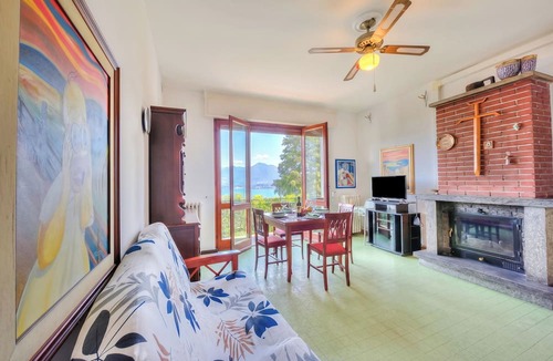 Stresa House | La Finestra Sul Lago: Lake Maggiore View & Garden