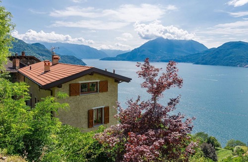 Naggio Apartment | Lovely apartment for 4 people with WIFI, TV, terrace, pets allowed and parking