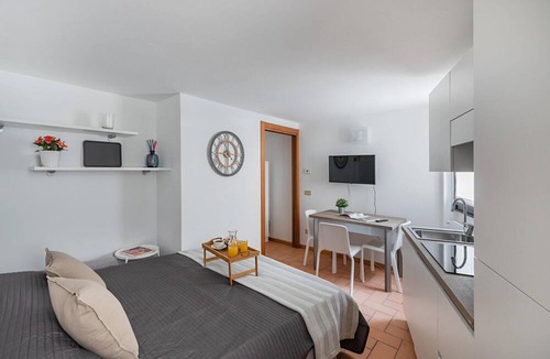 Gardone Riviera Apartment | Lemon House 1 Apartment by Wonderful Italy