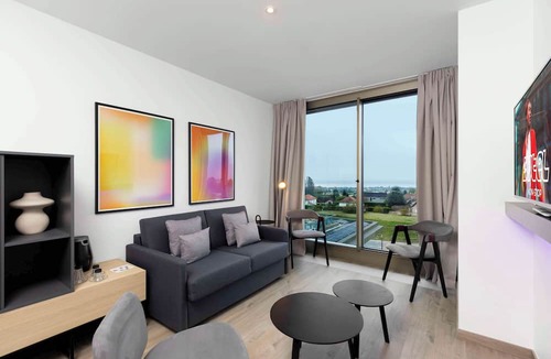 Founex Hotel | YOTEL Geneva Lake