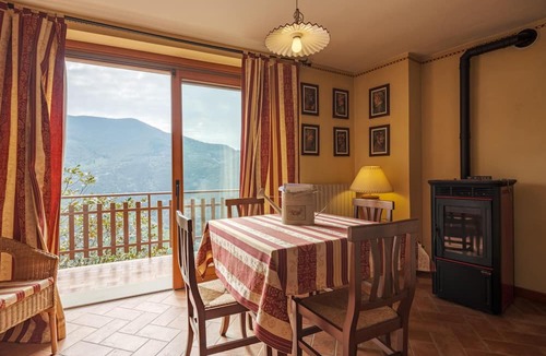 Adrara San Martino Apartment | Casa del Picchio in Adrara San Martino
