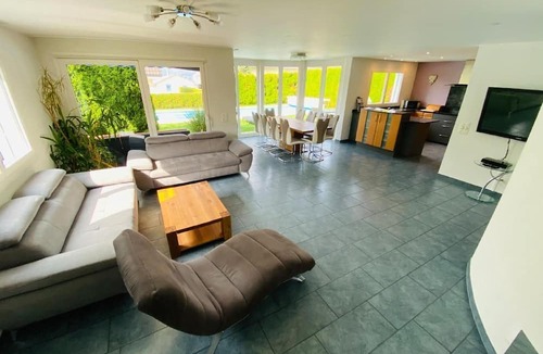 Dottikon House | Ferienvilla "Leons Holiday Homes"