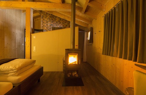 Muotathal Hotel | Hüttenhotel Husky Lodge