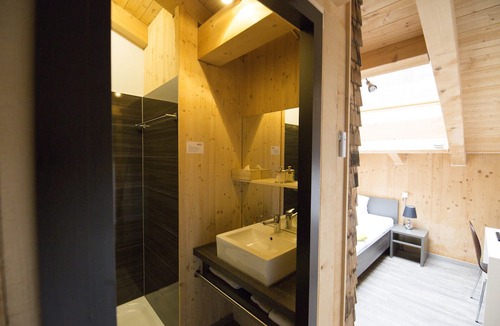 Muotathal Hotel | Hüttenhotel Husky Lodge