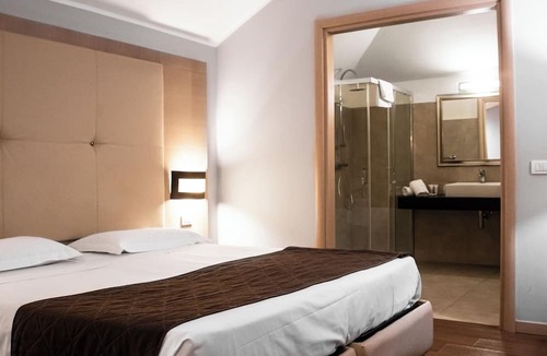 Mompiano Hotel | Regal Hotel
