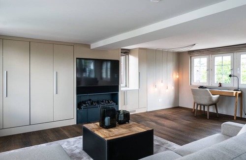 Niederdorf Apartment | Airhome Limmatquai River View Apartment