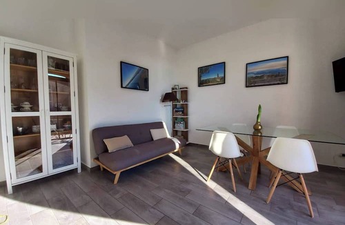 Morosolo Apartment | Apartment Miralago: Lake View & Lakefront Garden – near Lake Maggiore & Como